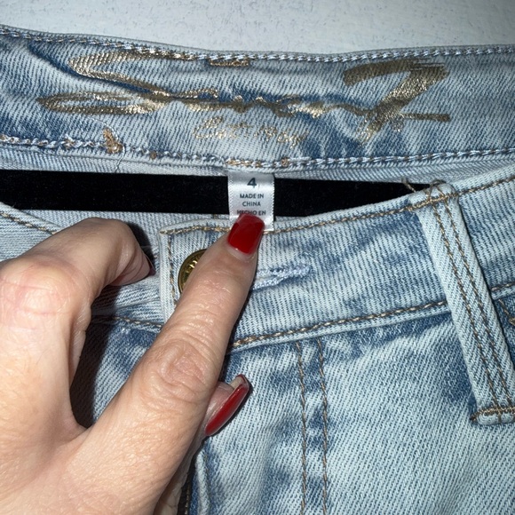 Seven7 Light Wash Distressed Jeans Size 4 Raw Hem Cropped Stretch Denim - Picture 8 of 15